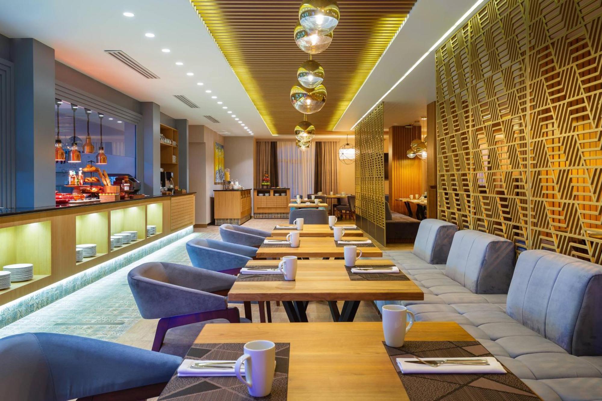 Hotel Courtyard By Marriott Taschkent Exterior foto